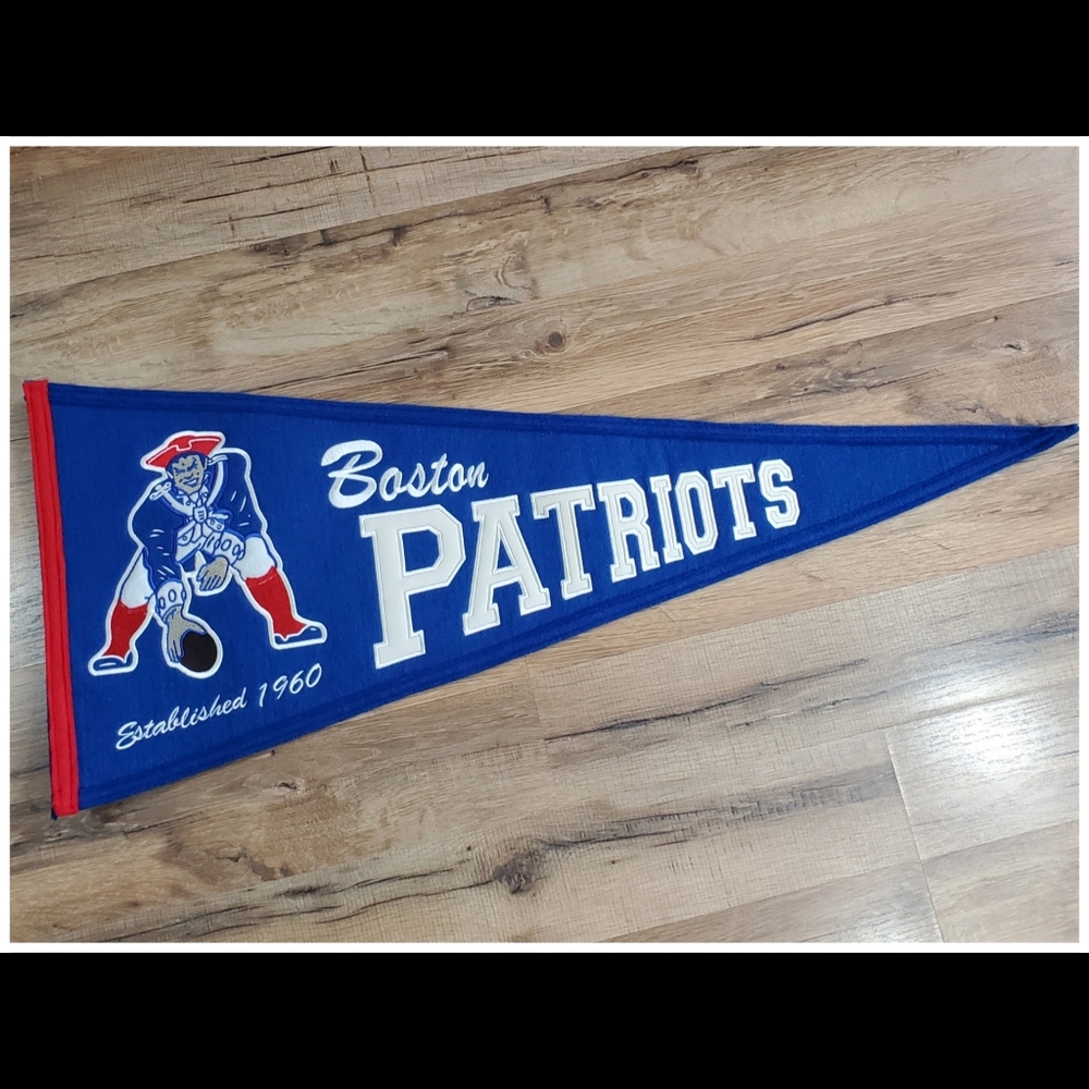 New England Patriots 13" x 32" Throwback Pennant